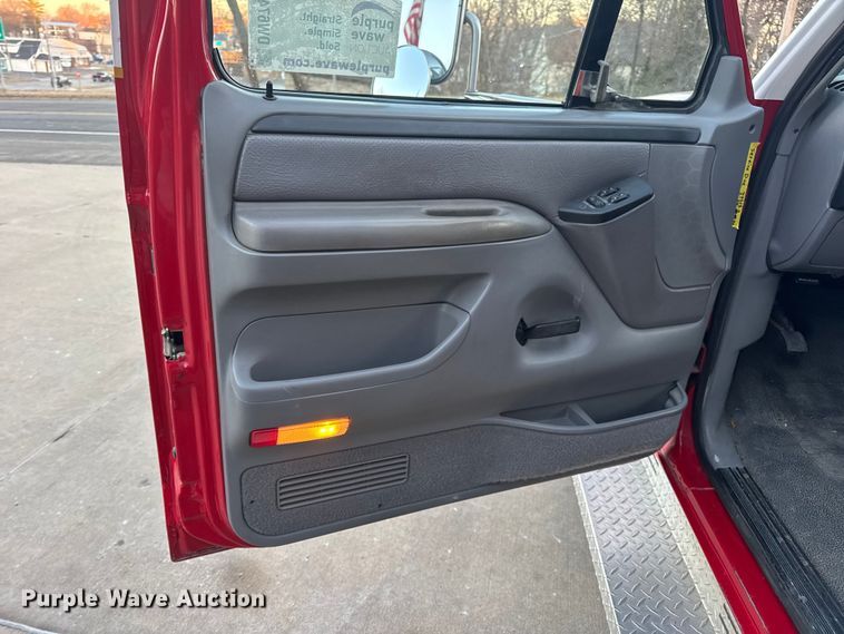 image for item DW6741 1997 Ford F450 Super Duty rescue vehicle