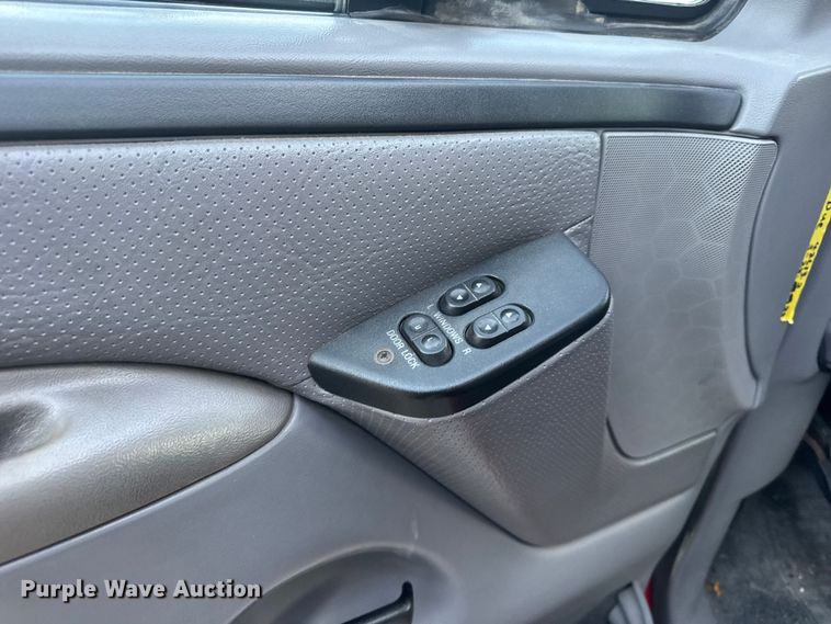 image for item DW6741 1997 Ford F450 Super Duty rescue vehicle