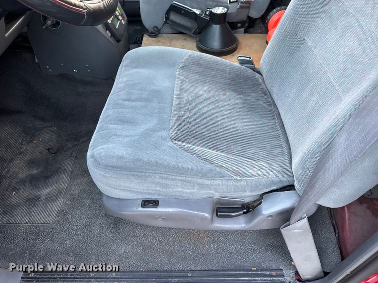 image for item DW6741 1997 Ford F450 Super Duty rescue vehicle