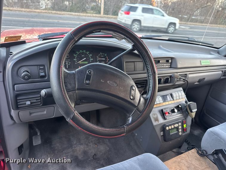 image for item DW6741 1997 Ford F450 Super Duty rescue vehicle