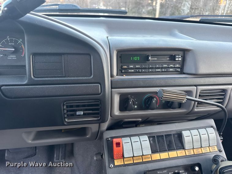 image for item DW6741 1997 Ford F450 Super Duty rescue vehicle