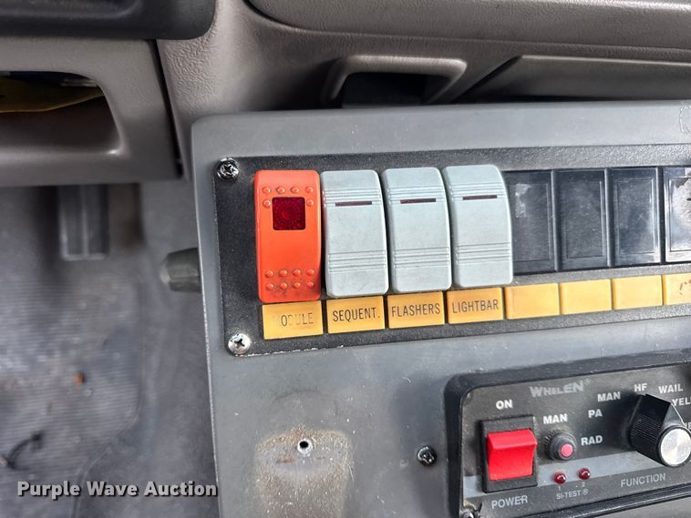 image for item DW6741 1997 Ford F450 Super Duty rescue vehicle