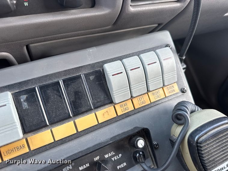 image for item DW6741 1997 Ford F450 Super Duty rescue vehicle