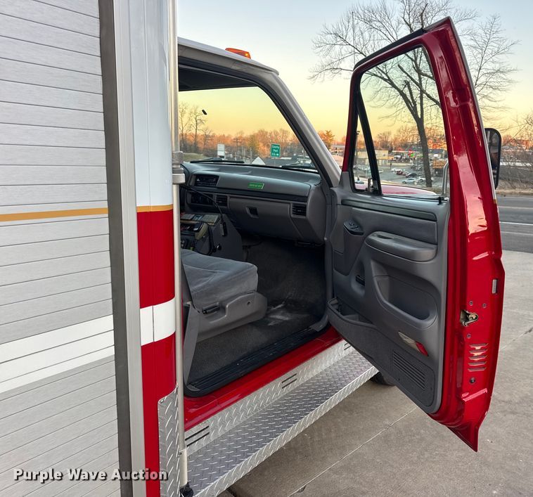 image for item DW6741 1997 Ford F450 Super Duty rescue vehicle