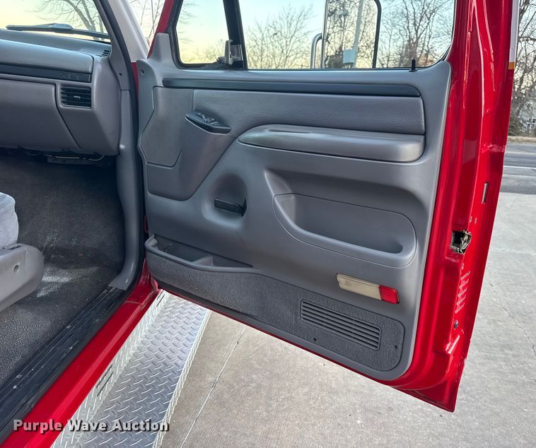 image for item DW6741 1997 Ford F450 Super Duty rescue vehicle