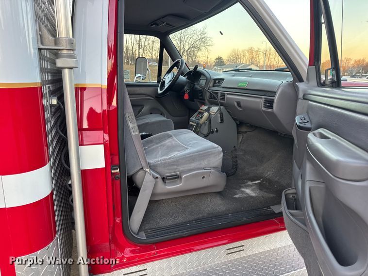 image for item DW6741 1997 Ford F450 Super Duty rescue vehicle