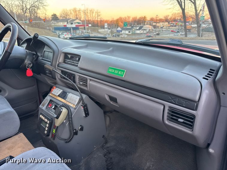 image for item DW6741 1997 Ford F450 Super Duty rescue vehicle