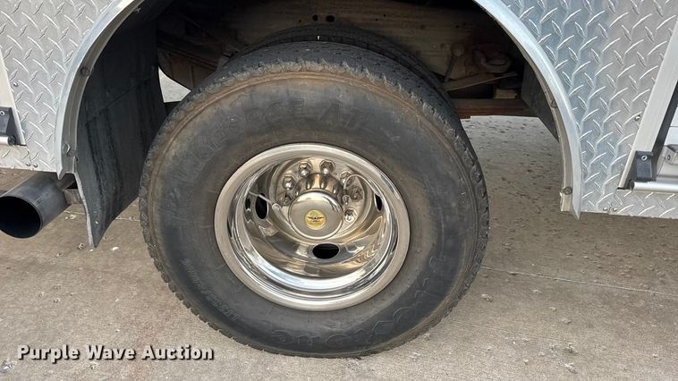 image for item DW6741 1997 Ford F450 Super Duty rescue vehicle