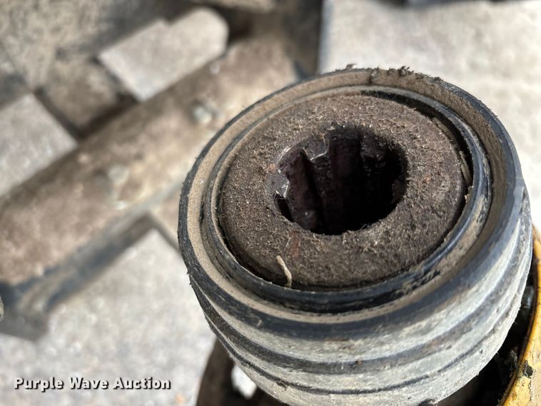 image for item DW7360 2016 John Deere HX15 batwing rotary mower