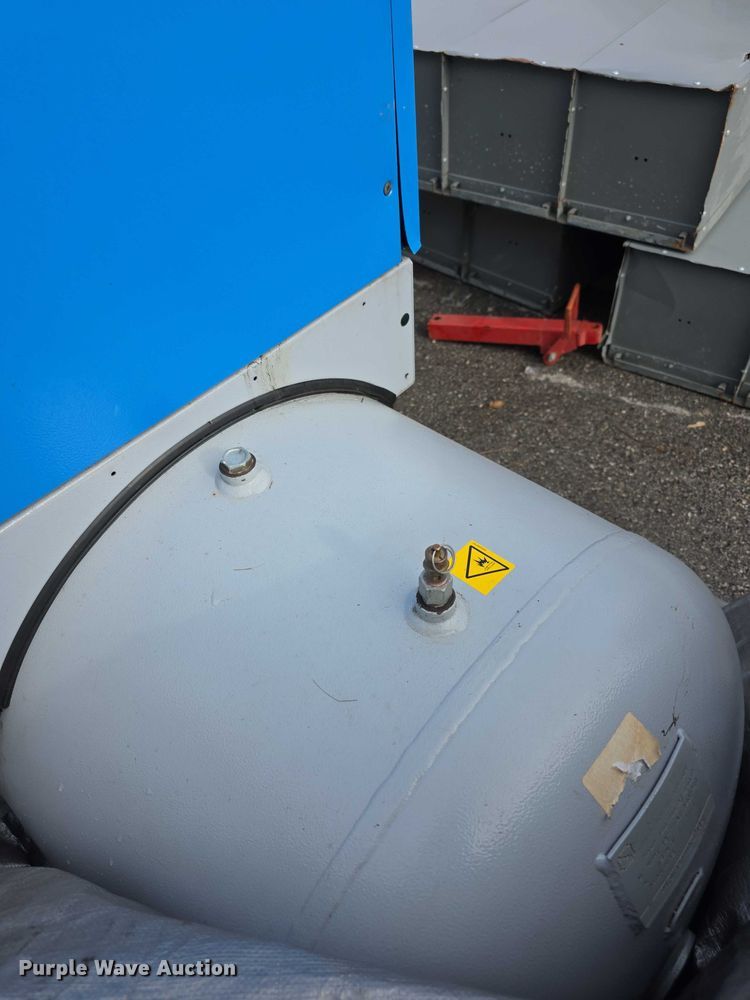 image for item DZ3695 2013 Cariac SPA E238696 air compressor