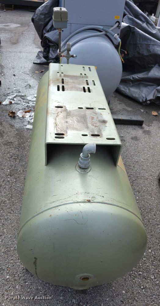 image for item DZ3695 2013 Cariac SPA E238696 air compressor