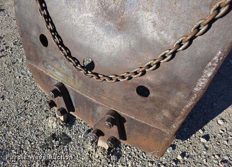 image for item DZ3701 Yaun  clam shell bucket