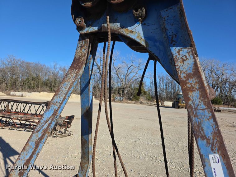 image for item DZ3701 Yaun  clam shell bucket