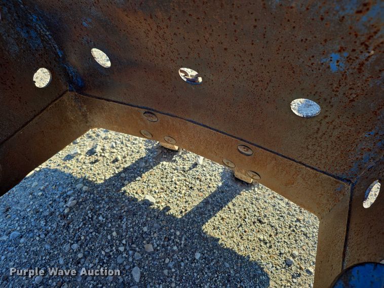 image for item DZ3701 Yaun  clam shell bucket