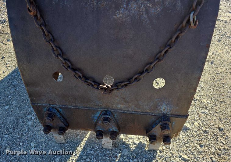 image for item DZ3701 Yaun  clam shell bucket