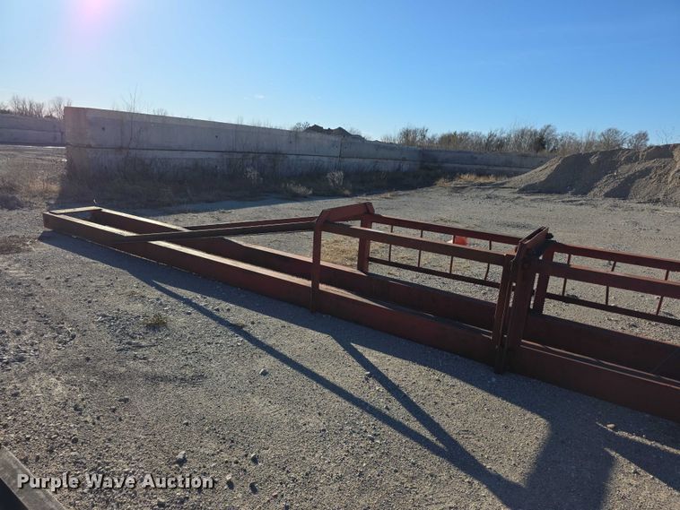 image for item DZ3702 (4) crane piling frames