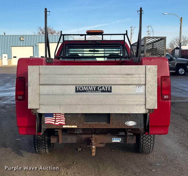 image for item EA2209 2003 Ford F350 Super Duty XL utility bed pickup truck