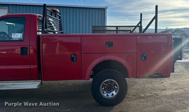 image for item EA2209 2003 Ford F350 Super Duty XL utility bed pickup truck