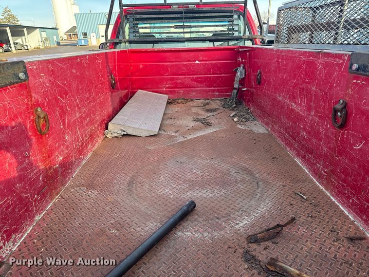image for item EA2209 2003 Ford F350 Super Duty XL utility bed pickup truck