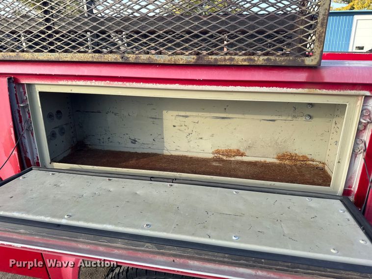 image for item EA2209 2003 Ford F350 Super Duty XL utility bed pickup truck