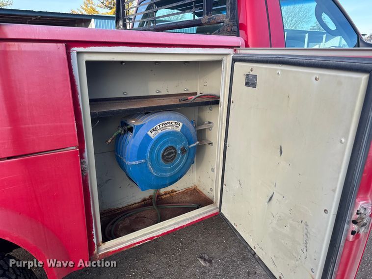 image for item EA2209 2003 Ford F350 Super Duty XL utility bed pickup truck