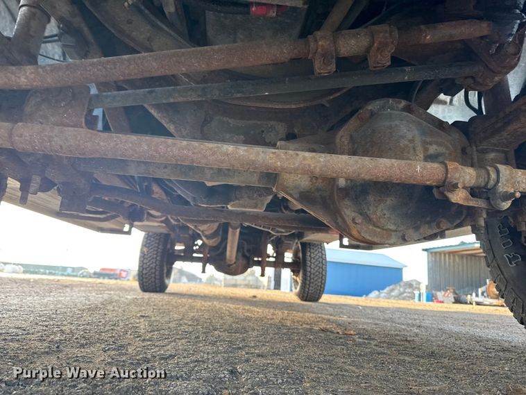 image for item EA2209 2003 Ford F350 Super Duty XL utility bed pickup truck