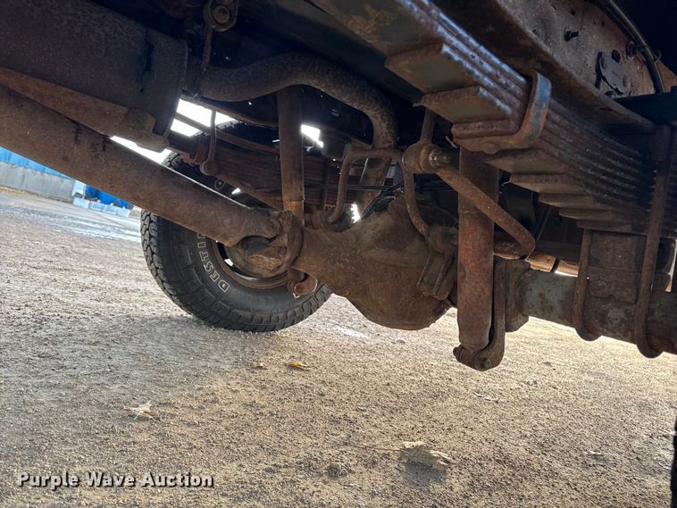 image for item EA2209 2003 Ford F350 Super Duty XL utility bed pickup truck