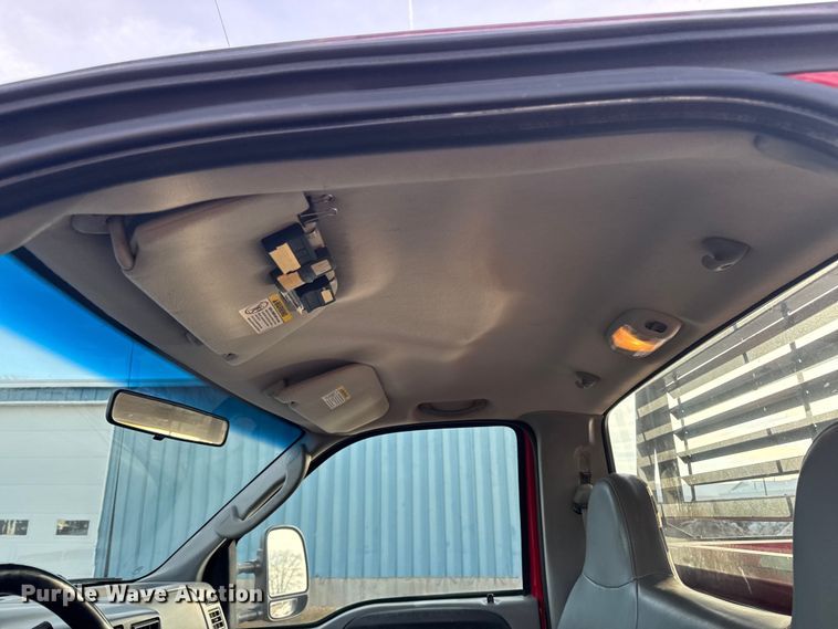 image for item EA2209 2003 Ford F350 Super Duty XL utility bed pickup truck