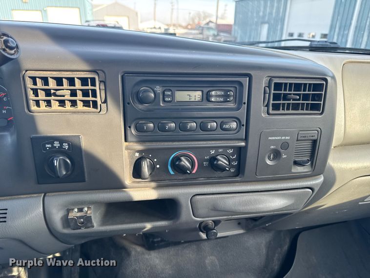 image for item EA2209 2003 Ford F350 Super Duty XL utility bed pickup truck