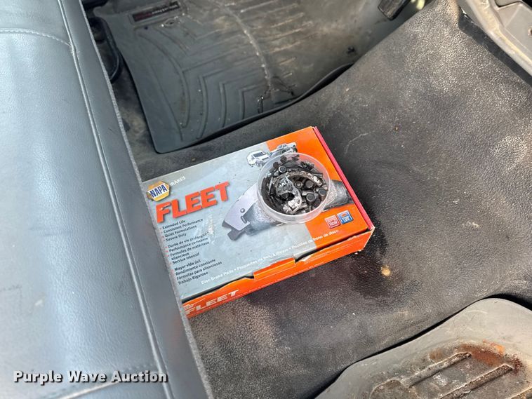 image for item EA2209 2003 Ford F350 Super Duty XL utility bed pickup truck