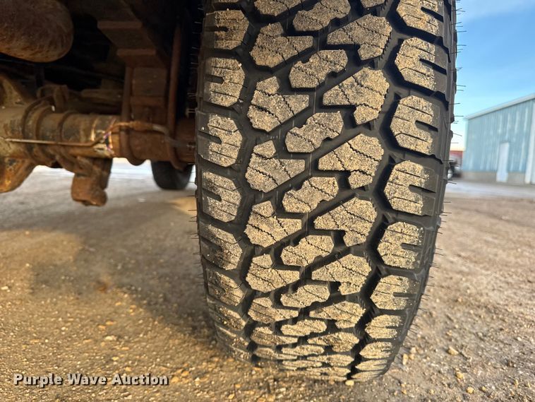 image for item EA2209 2003 Ford F350 Super Duty XL utility bed pickup truck