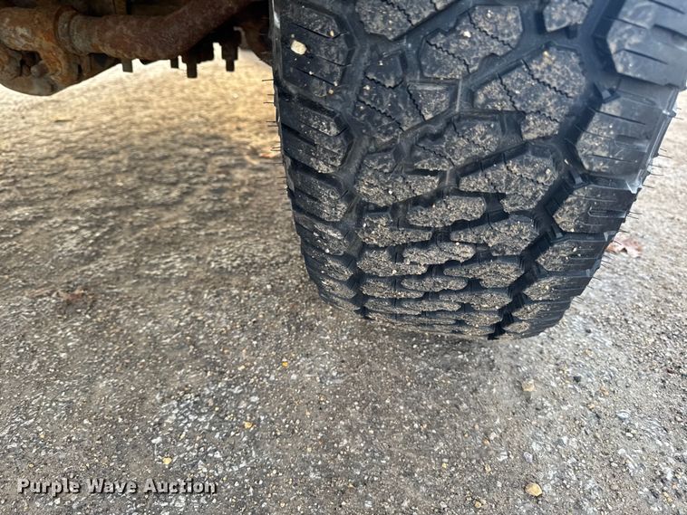 image for item EA2209 2003 Ford F350 Super Duty XL utility bed pickup truck