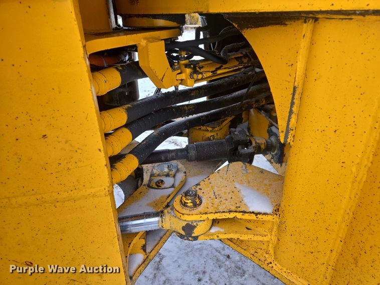 image for item EB1204 1982 John Deere 644C wheel loader