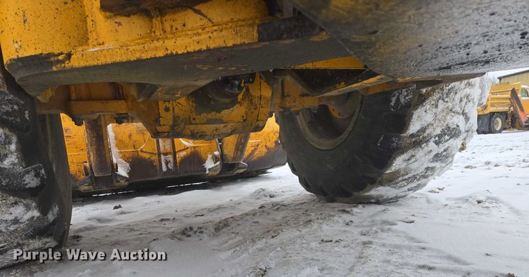 image for item EB1204 1982 John Deere 644C wheel loader