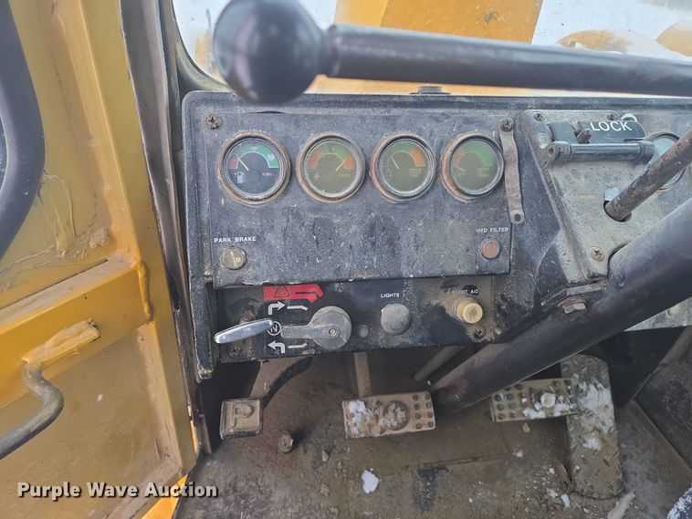 image for item EB1204 1982 John Deere 644C wheel loader