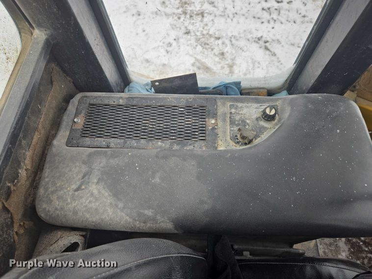 image for item EB1204 1982 John Deere 644C wheel loader