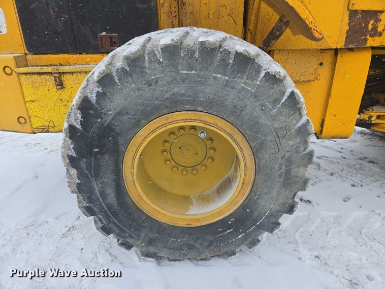 image for item EB1204 1982 John Deere 644C wheel loader