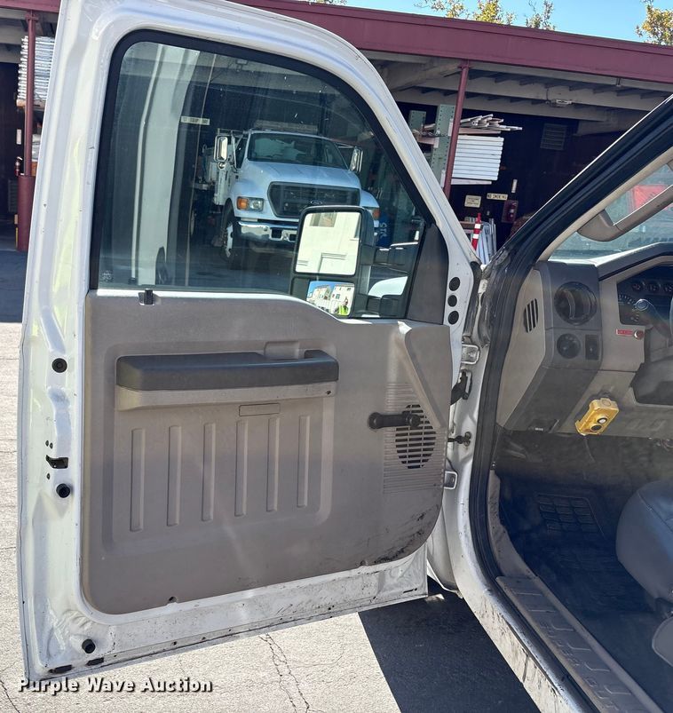 image for item EC8072 2009 Ford F250 Super Duty dump bed pickup truck