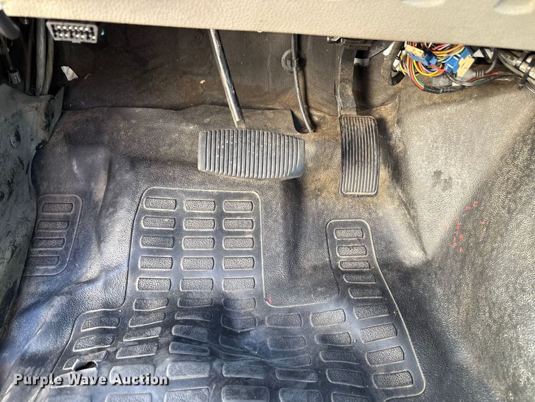 image for item EC8072 2009 Ford F250 Super Duty dump bed pickup truck