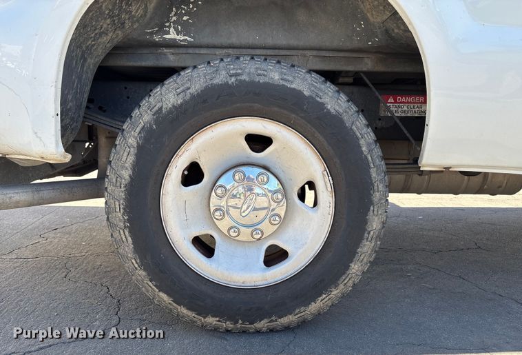 image for item EC8072 2009 Ford F250 Super Duty dump bed pickup truck