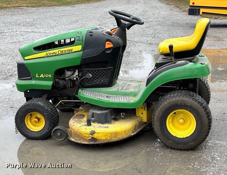 image for item EE4270 2009 John Deere LA105 lawn mower