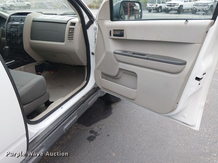 image for item EE5084 2010 Ford Escape SUV