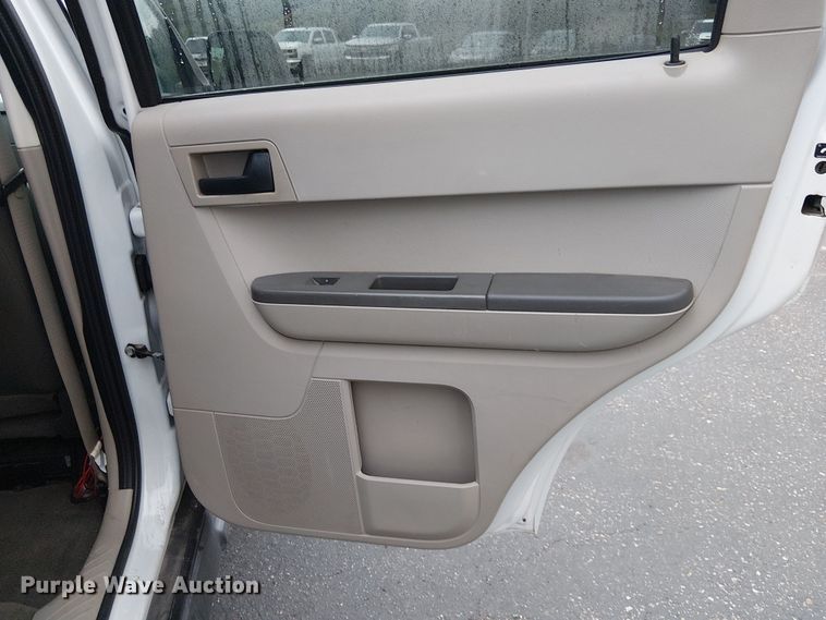 image for item EE5084 2010 Ford Escape SUV