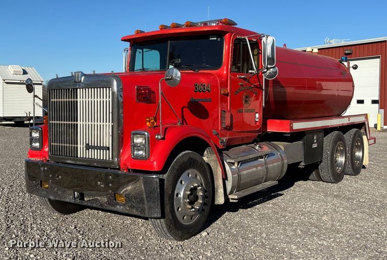 image for item EJ7571 1994 International 9300 tanker fire truck