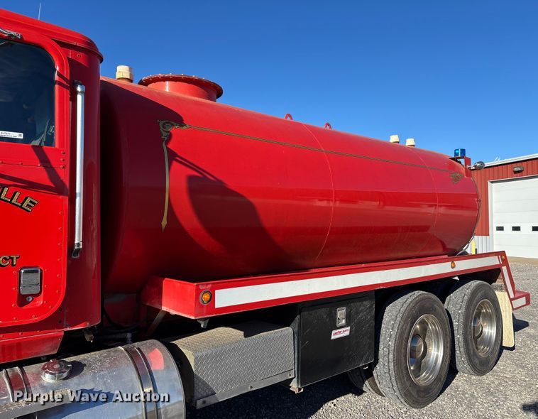 image for item EJ7571 1994 International 9300 tanker fire truck