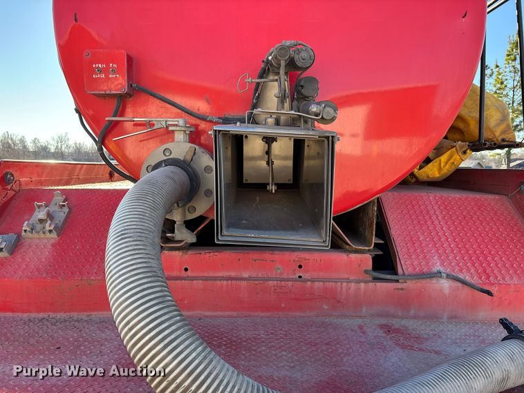 image for item EJ7571 1994 International 9300 tanker fire truck