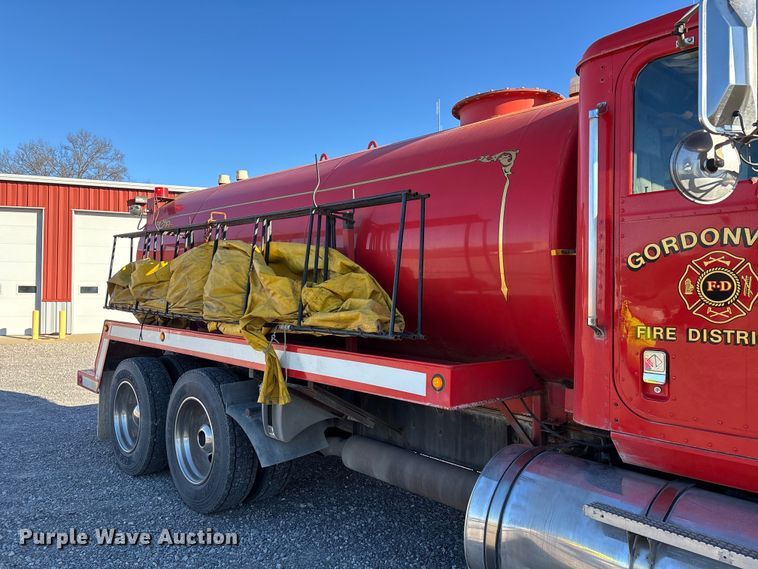 image for item EJ7571 1994 International 9300 tanker fire truck
