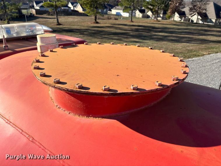 image for item EJ7571 1994 International 9300 tanker fire truck