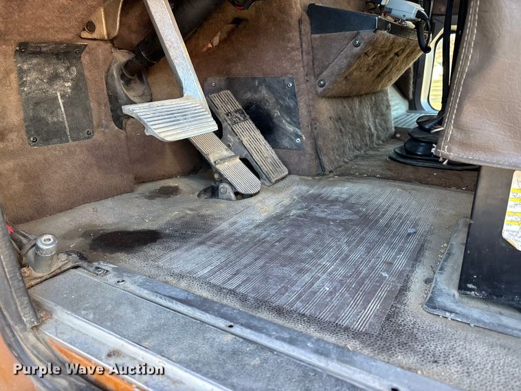 image for item EJ7571 1994 International 9300 tanker fire truck