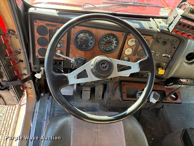 image for item EJ7571 1994 International 9300 tanker fire truck